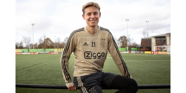 Frenkie de Jong vuole lasciare dei bei ricordi all'allenatore Erik ten Hag
